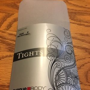 Light gray Avenue tights